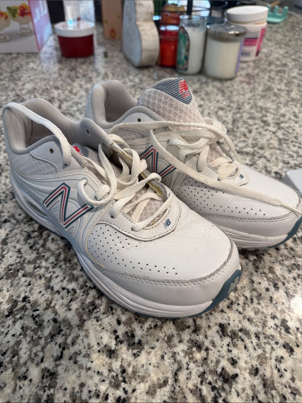New balance 840 sneakers size 7 w “b” like new white red and blue